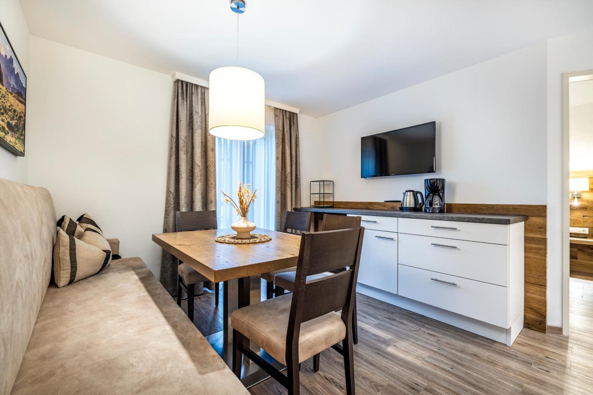 Three-Bedroom Apartment,1557657292:JPEG